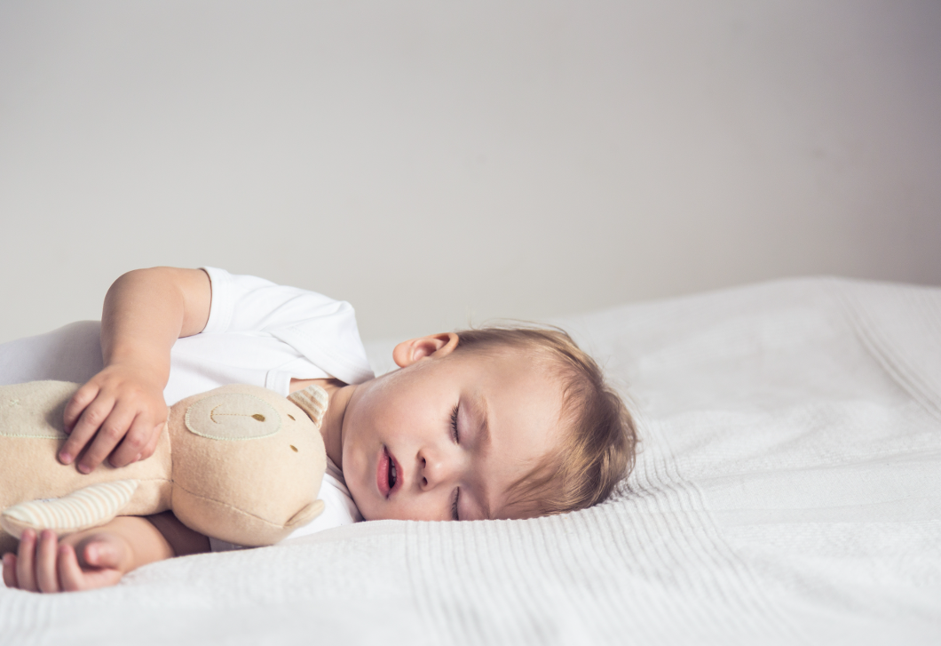 Egy alvásszakértő elárulta a trükköt, ami minden babát elaltat