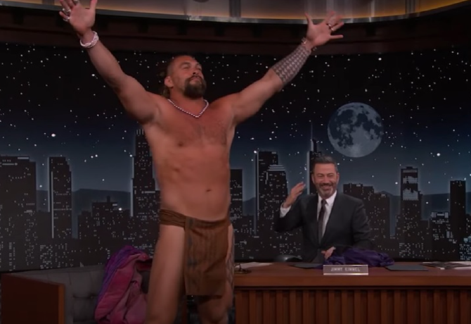 Jason Momoa elment Jimmy Kimmel showjába, majd meztelenre vetkőzött 