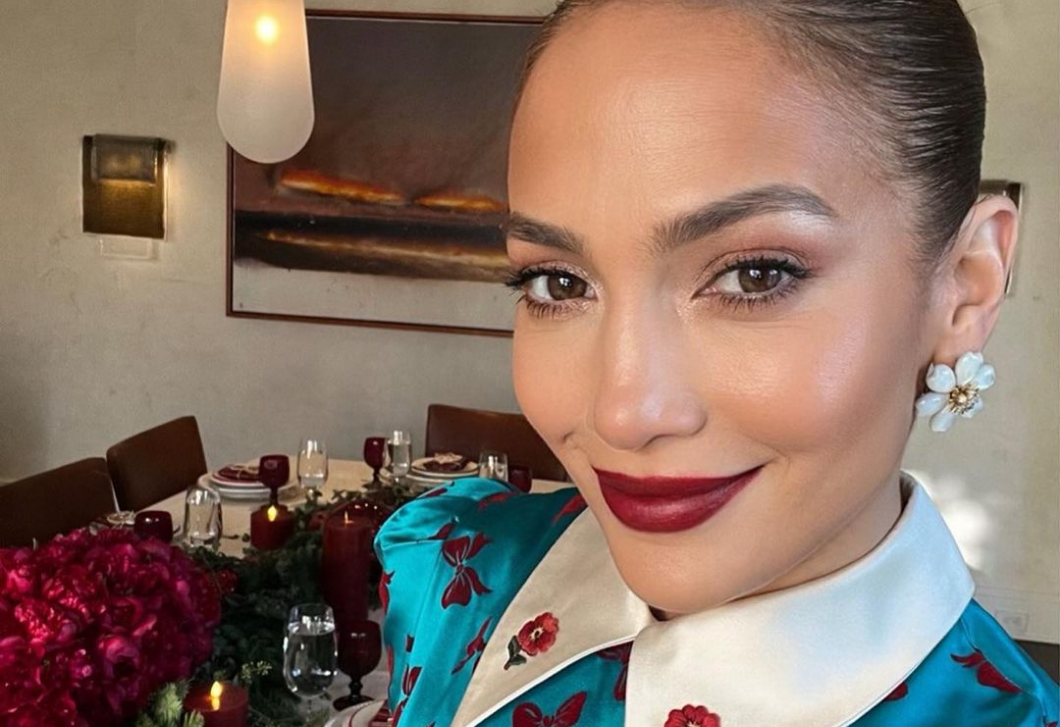 Jennifer Lopez soha nem látott fotókat osztott meg az esküvőjéről