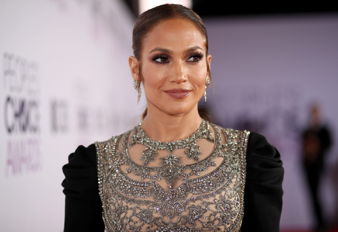 Jennifer Lopez 600 ezer forintos táskája az őszi szezon legmenőbb darabja