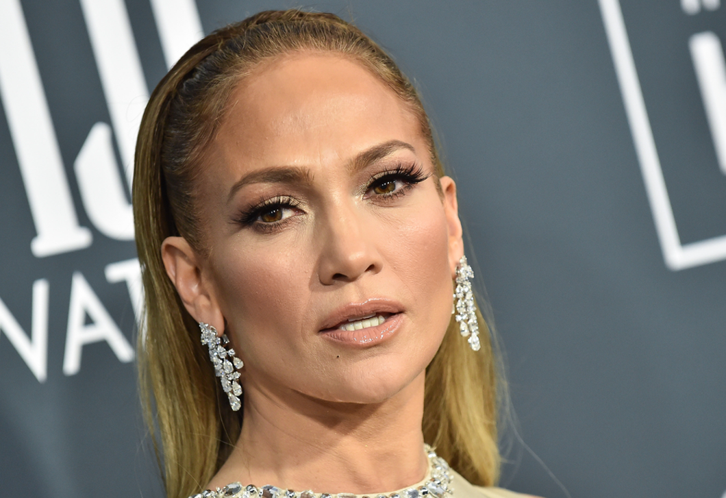 Jennifer Lopez megmutatta, hogyan készül a kedvenc sminkje