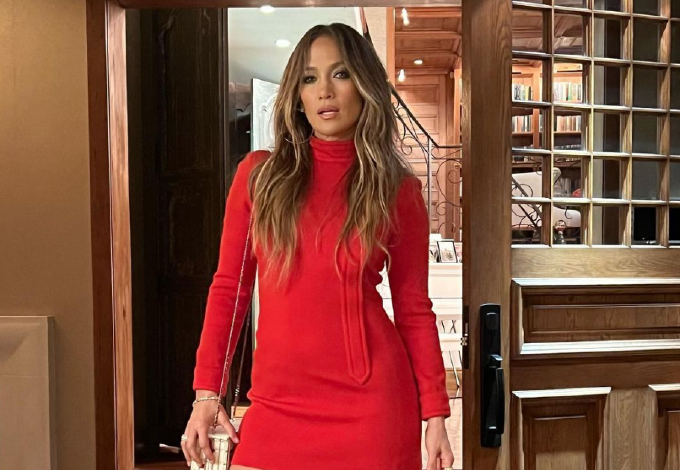 Jennifer Lopez csipkés fehérneműben mutatta meg elképesztő alakját