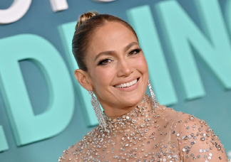 Jennifer Lopez farmerruháját akarja most mindenki 