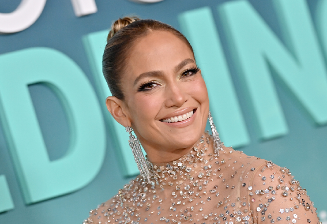 Jennifer Lopez farmerruháját akarja most mindenki 