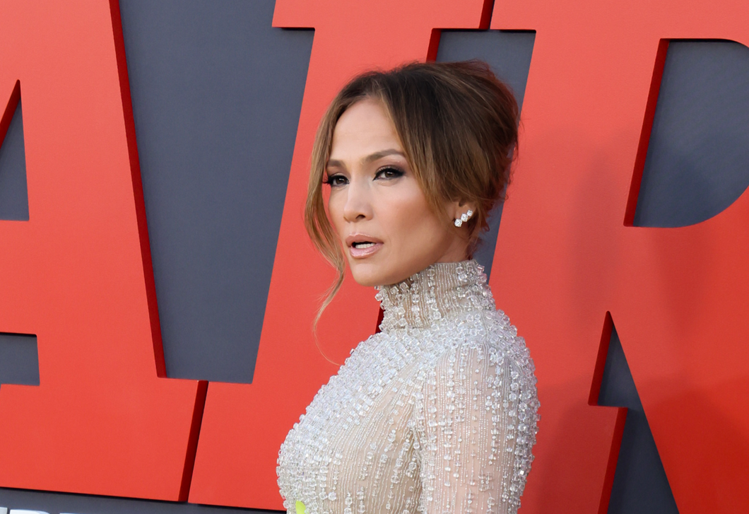 Jennifer Lopez elképesztő ruhájától mindenkinek elállt a lélegzete