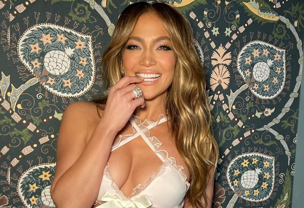 Jennifer Lopez szexi fehérneműs képei felrobbantották a netet, így készül a Valentin-napra