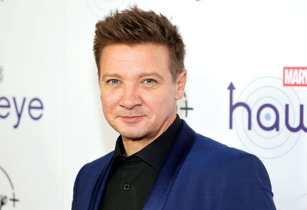 Jeremy Renner felépülését vicces videókkal is támogatja családja