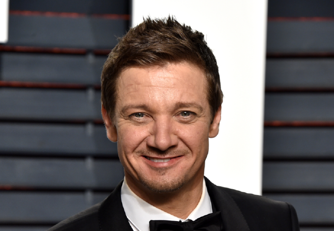 Bizonytalanná vált Jeremy Renner karrierje a súlyos balesete után