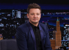 Jeremy Renner videót töltött fel, már sétál a súlyos balesete után