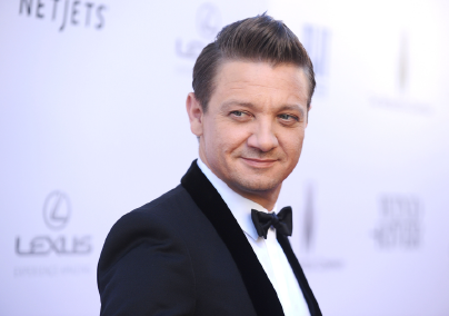 Megszólalt Jeremy Renner állapotáról a barátja