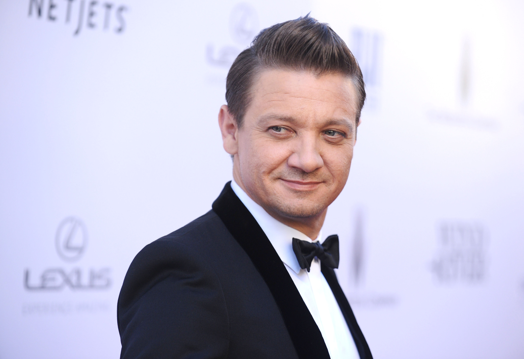 Megszólalt Jeremy Renner állapotáról a barátja