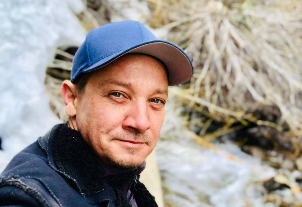 Jeremy Renner megható videót töltött fel az intenzívről