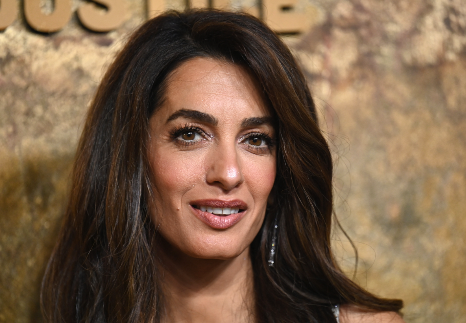 2026 legstílusosabb farmertrendjét Amal Clooney robbantotta be, főkép