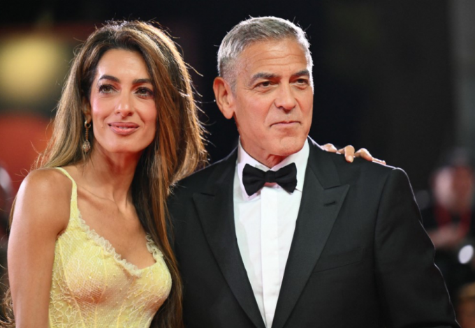 Amal Clooney narancssárga overálját imádja mindenki, tökéletes őszre