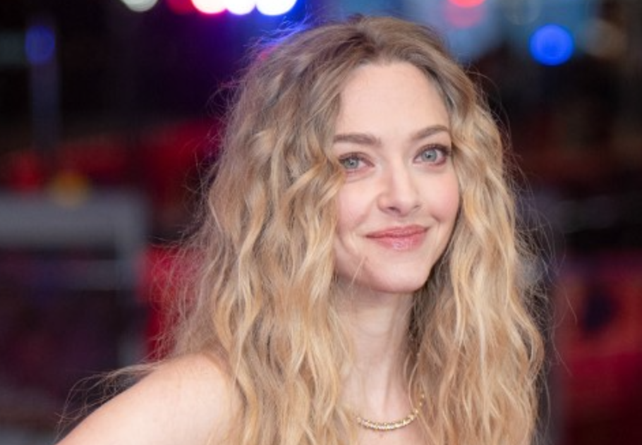 Ettől az egy rusztikus részlettől lesz igazán meghitt Amanda Seyfried vidéki hálószobája, főkép