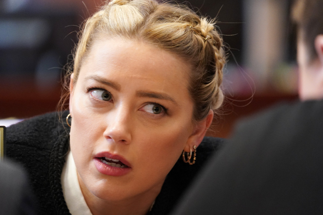 Botrány: egy cég milliókat költött Amber Heard ellenes hirdetésekre