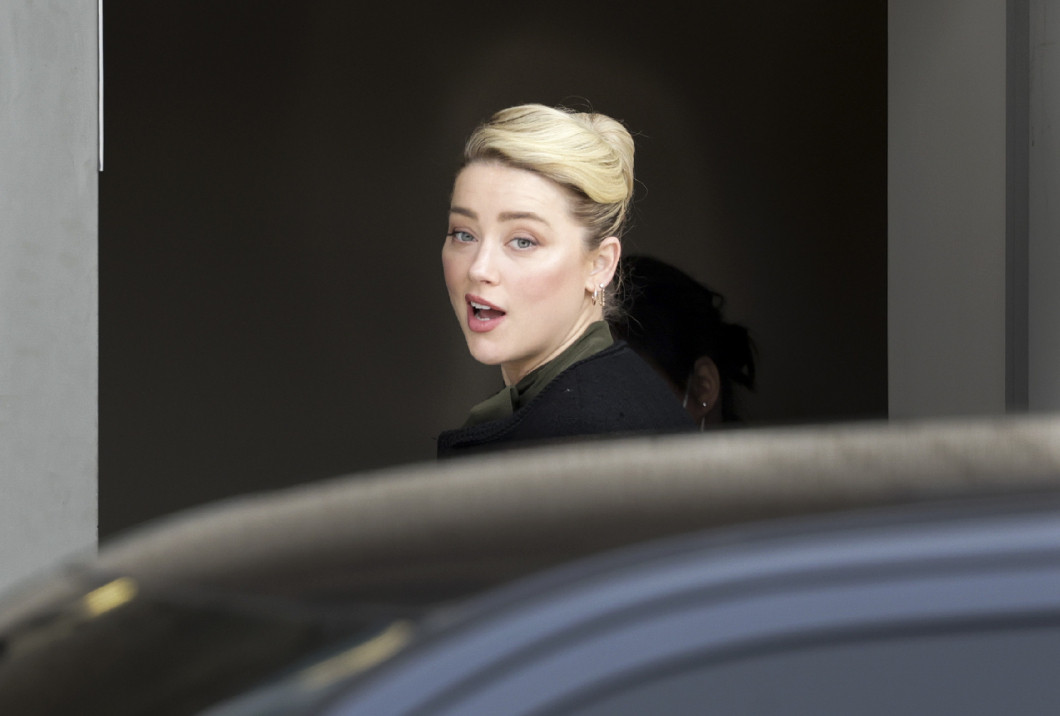 Ide bújik Amber Heard a világ elől