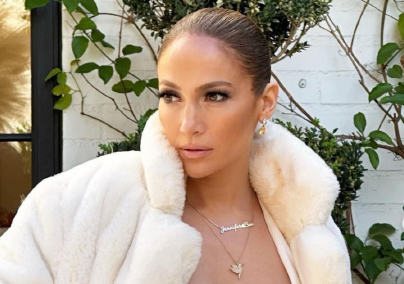 J.Lo felfedte a tökéletes bőr titkát: hihetetlen, hova keni a krémet