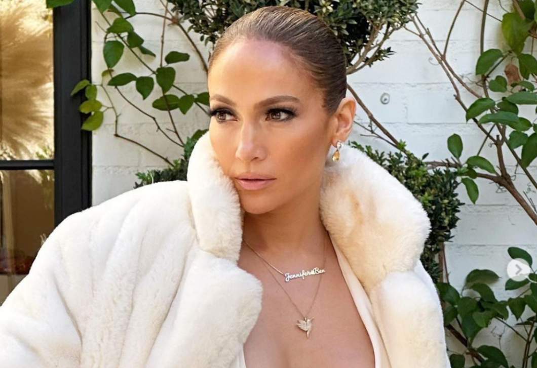 J.Lo felfedte a tökéletes bőr titkát: hihetetlen, hova keni a krémet