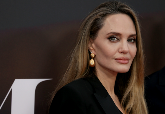 Íme Angelina...