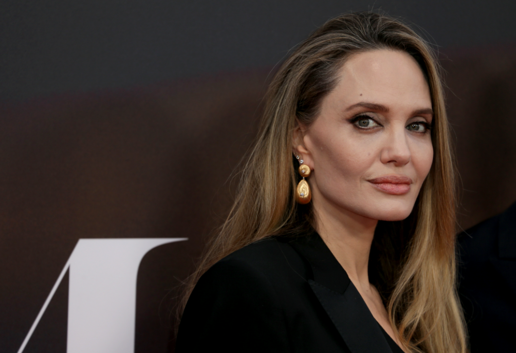 Íme Angelina Jolie legendás ruhája, ami ikonná tette őt a vörös szőnyegen