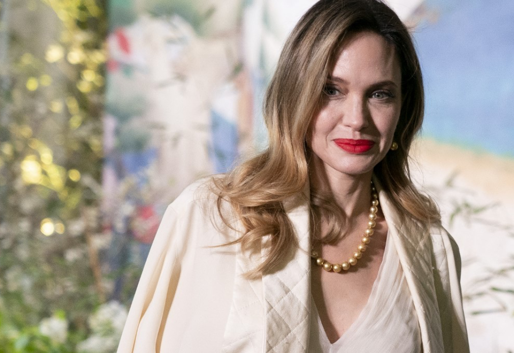 Angelina Jolie felvette a tökéletes nyári ruhát, ezt akarja most mindenki