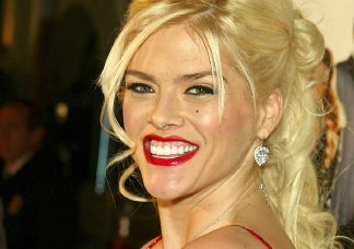 Döbbenetes, mennyire hasonlít 16 éves lánya a tragikusan elhunyt Anna Nicole Smith-re 