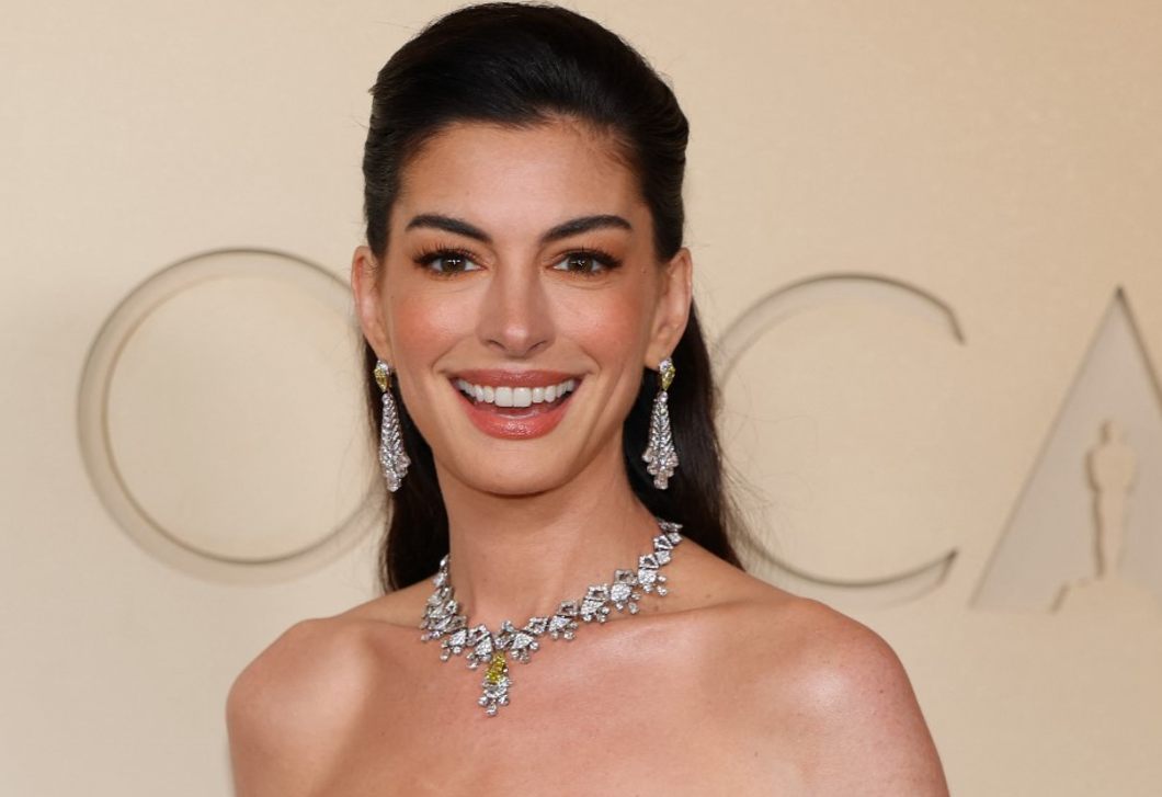 Amikor a fa átveszi az uralmat – Anne Hathaway étkezőjében szinte minden fából készült