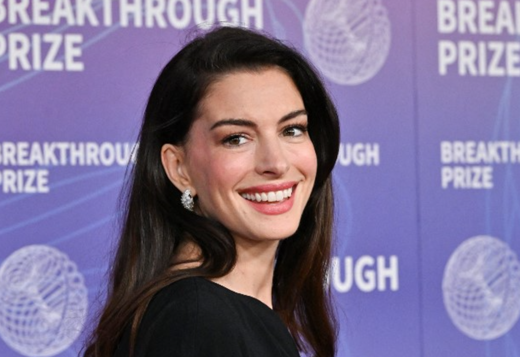 Anne Hathaway meglepő színű konyhája után egyre többen fordítanak hátat a sötét konyhaszekrényeknek