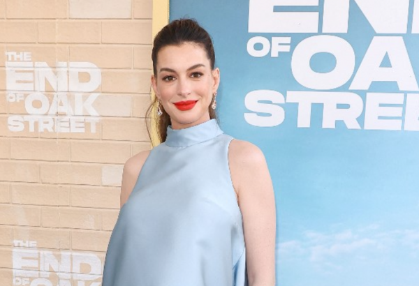 Anne Hathaway-től...