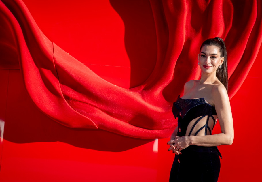 Ezért döntött úgy Anne Hathaway, hogy maga jelenti be a terhességét, főkép