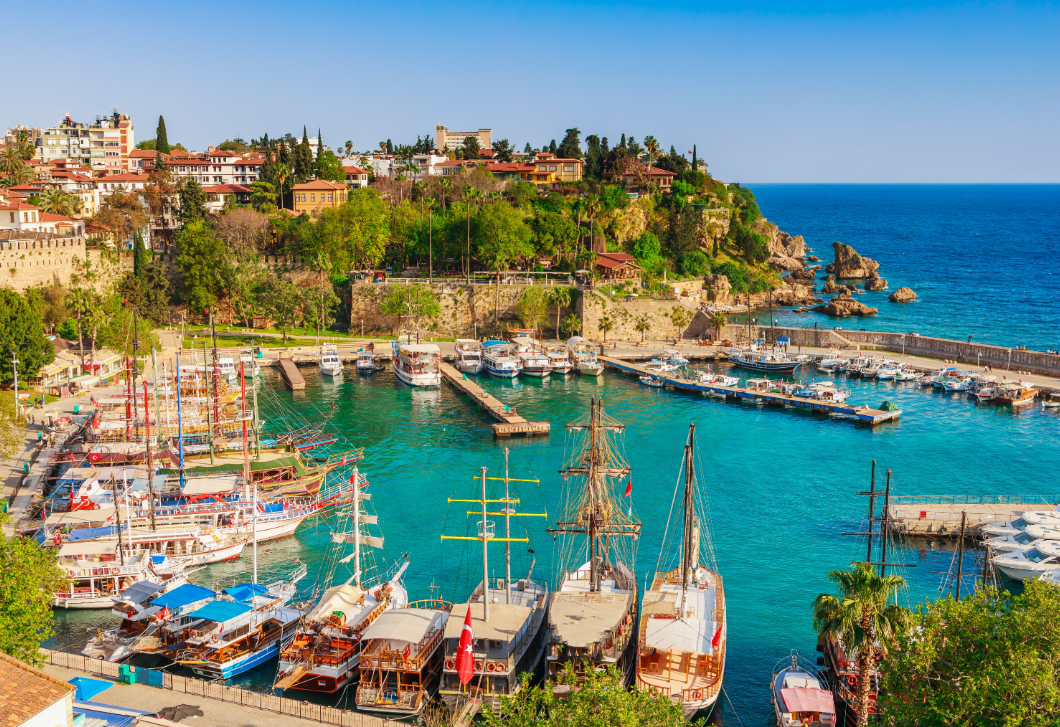 Hová szökjünk az ősz elől? 7 mediterrán hely, ahol októberben is csobbanhatunk a tengerben