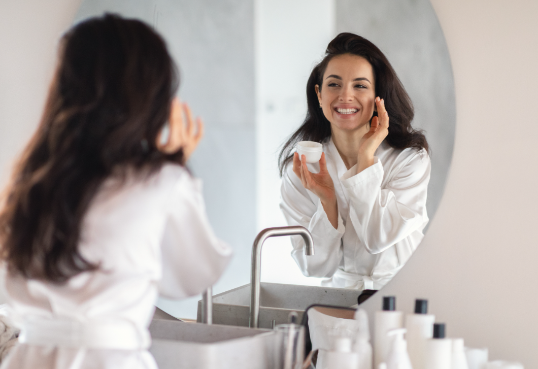 10 megfizethető bőrápolási trükk, ami varázslatosan működik