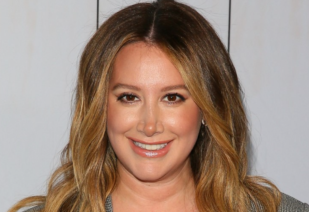 Egy jól eltalált szín, ami megváltoztatja az egész bejáratot – Ashley Tisdale otthonában