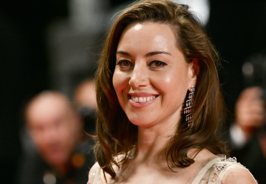 Micsoda hír: Küzdelmes időszak után babát vár A Fehér Lótusz sztárja, főkép