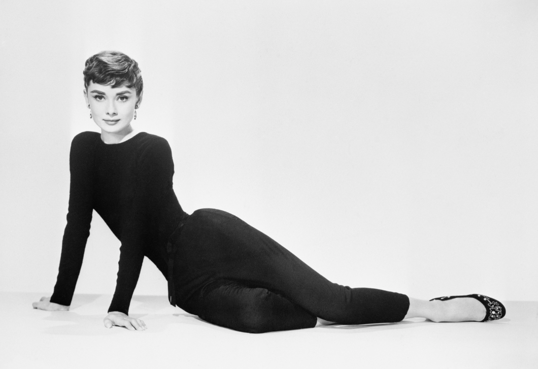 Ezt a nadrágot Audrey Hepburn tette igazán sikkessé, 2026-ban mindenhol látni