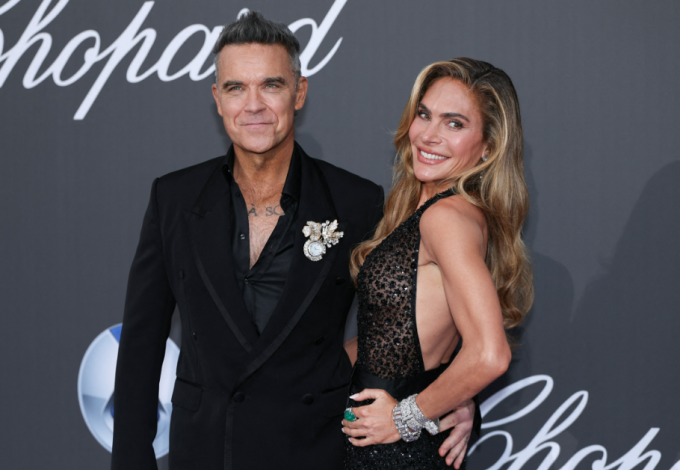Ayda Field,...