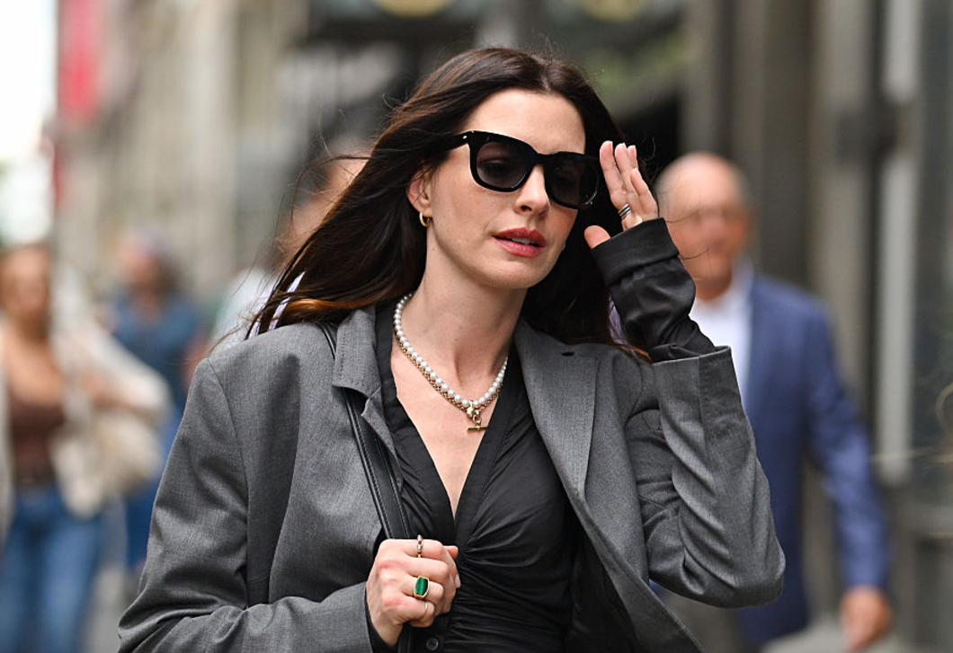 Az ördög Pradát visel 2: íme Anne Hathaway szettjei, amiket már most imádunk – FOTÓK!