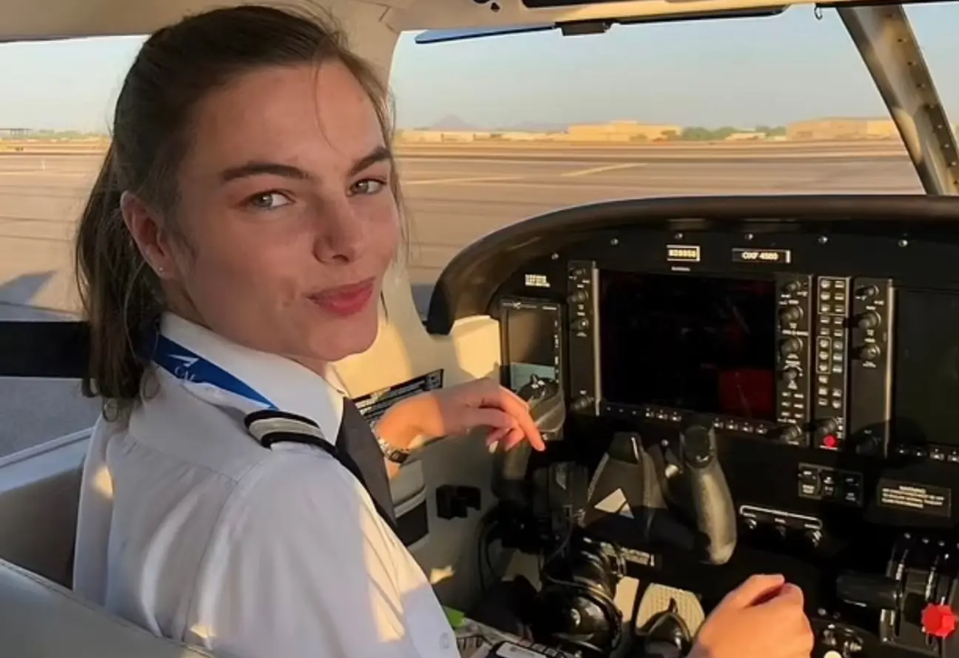 Szúnyogcsípésbe halt bele a 21 éves pilótanő