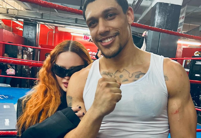 Madonna szakítása után egy 29 éves boxedzővel vigasztalódik