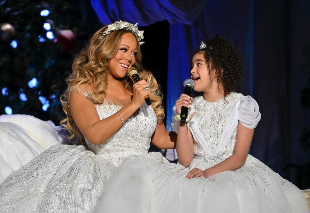 Videó: Így énekel Mariah Carey 11 éves lányával közösen