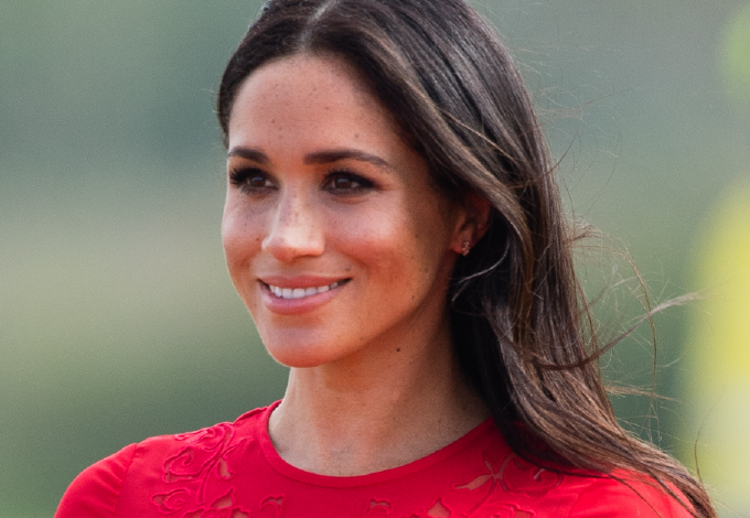 Hatalmas a botrány Meghan Markle 2 millió forintos táskája miatt