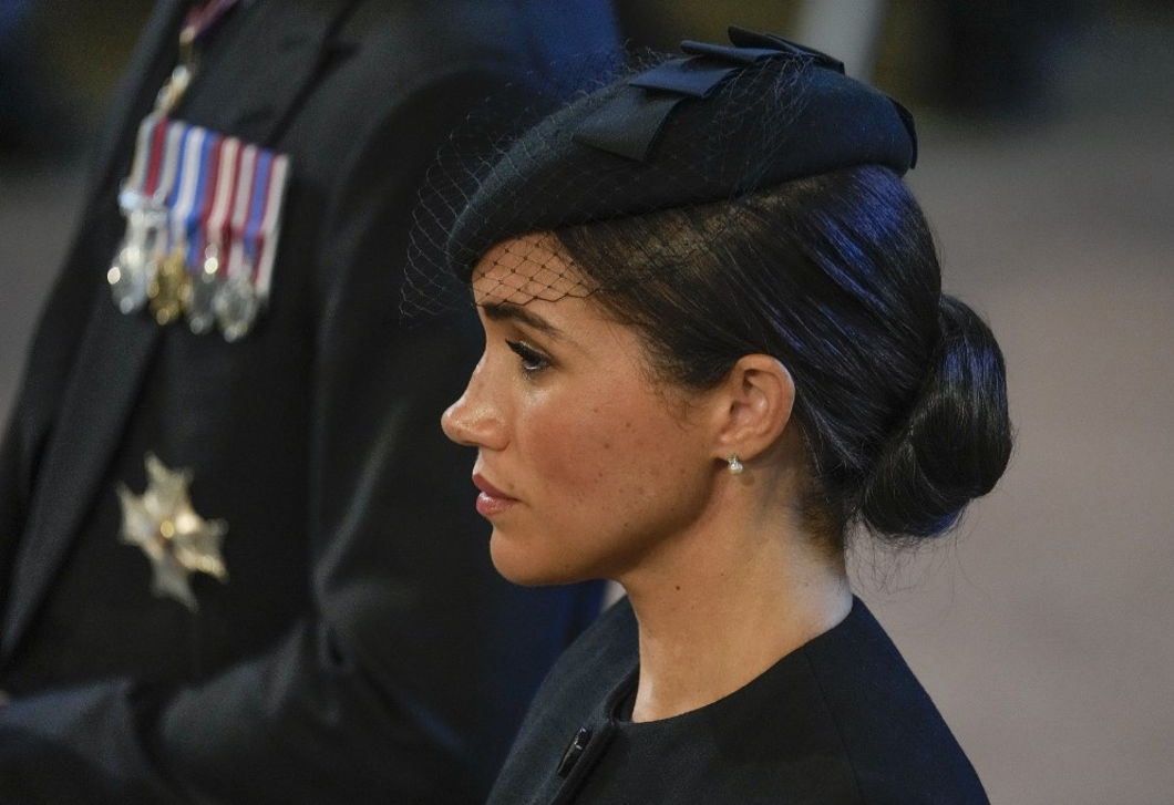 A királyi család ezért örülne, ha Meghan Markle nem venne részt Erzsébet királynő temetésén