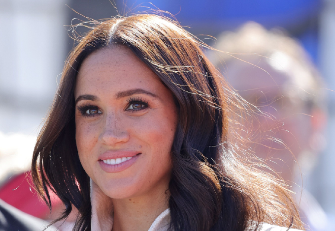 Furcsa dolgot vettek észre a követők Meghan Markle legújabb fotóin, nem értik, miért viseli