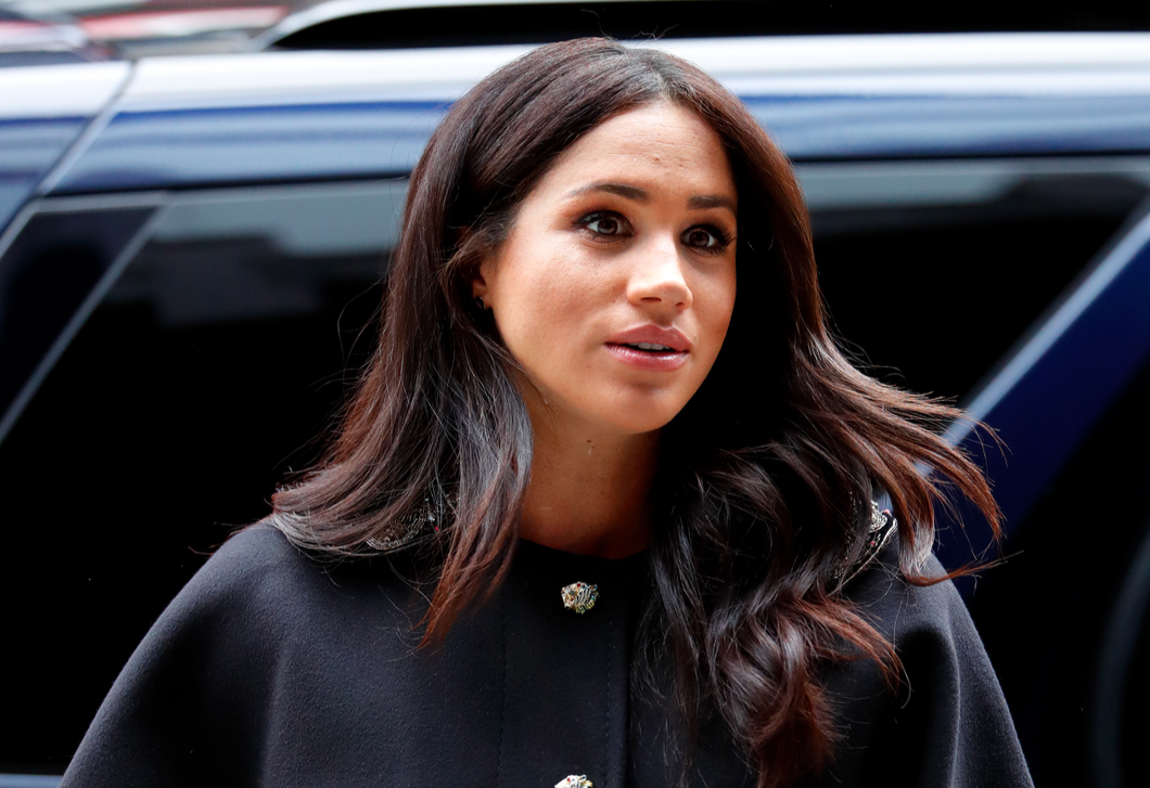 Harry hercegnek és Meghan Markle-nek bíróság elé kell állnia