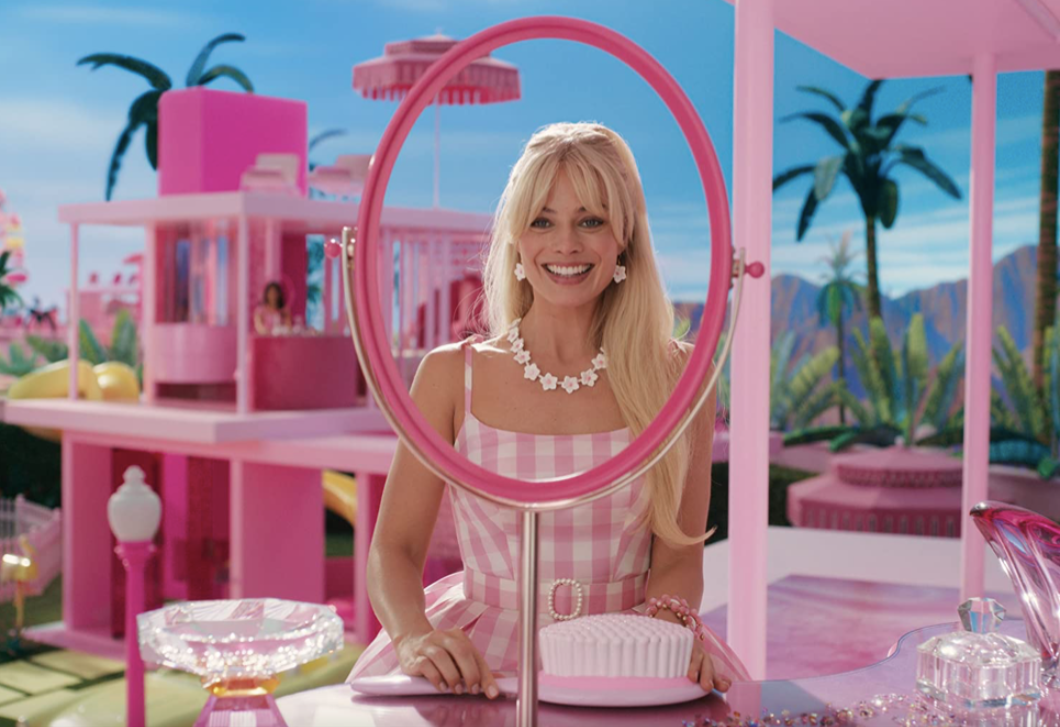 Margot Robbie megmutatta, milyen egy életnagyságú Barbie-ház