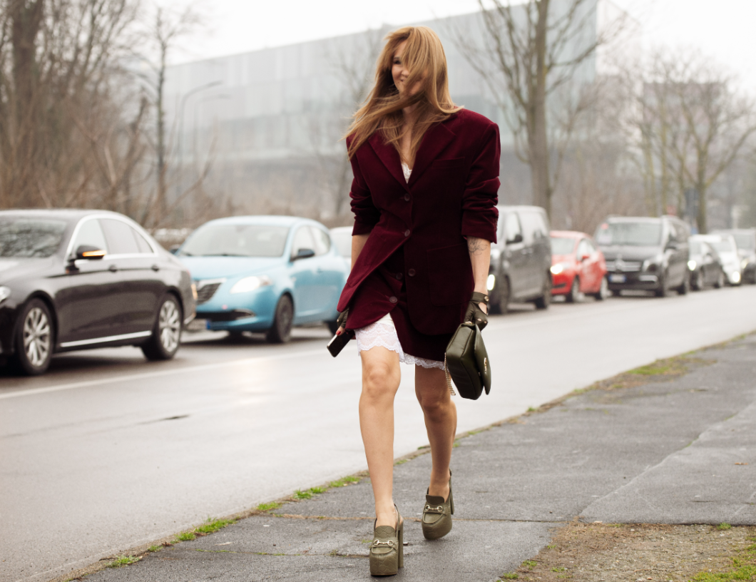 Ez a blézer a tél legnagyobb sztárja – egyenesen a ’70-es évekből tér vissza