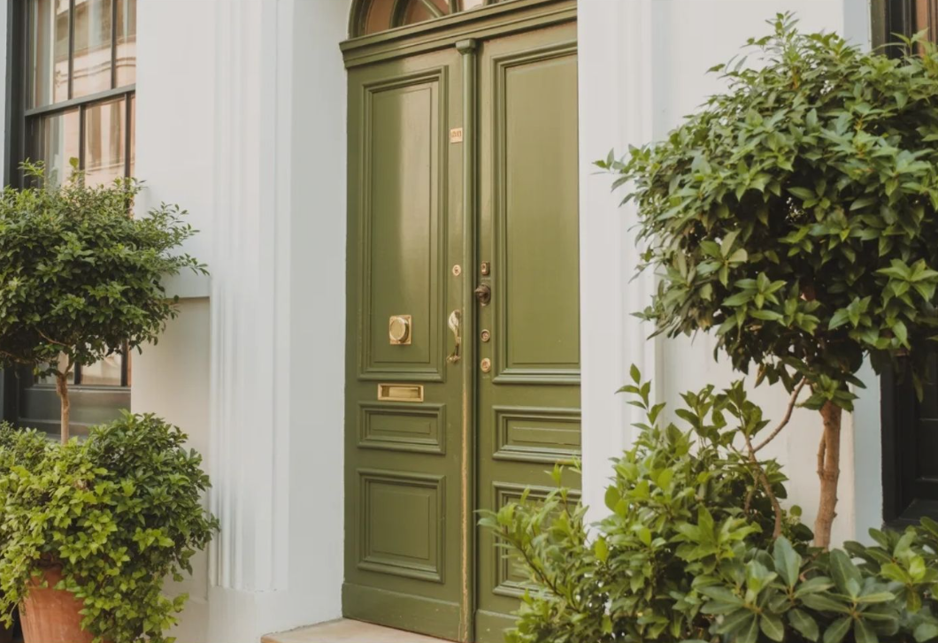 Elrontja az első benyomást? Ez az 5 ajtószín már nem működik 2026-ban