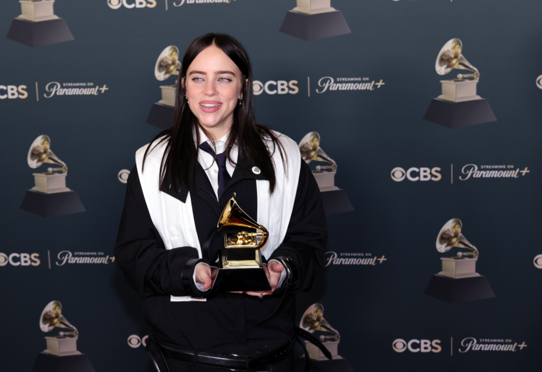 Billie Eilish újabb győzelme és történelmi pillanatok – Itt vannak az idei Grammy-díjazottak