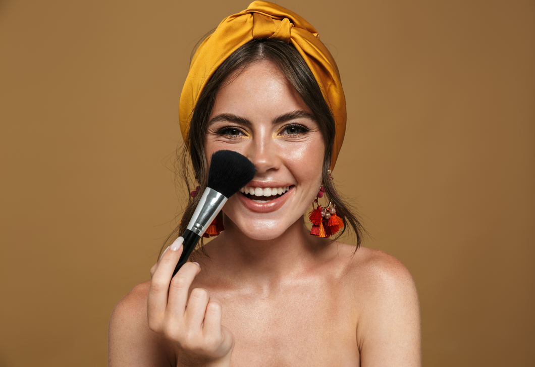 A blonzer sminktrend uralja a nyarat: így lehet makulátlan a makeupod